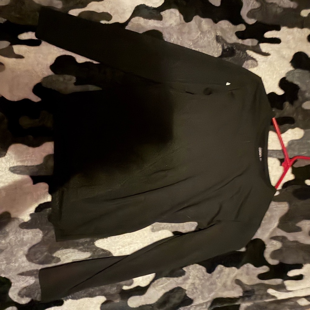Black thermal long sleeve undershirt
